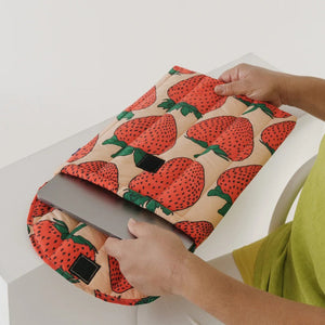 
            
                Load image into Gallery viewer, Puffy Laptop Sleeve 16&amp;quot; Strawberry
            
        